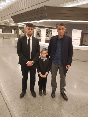 Starší syn Tomáš Švarc Manažer Junior, mladší syn Antonín Radvanovský, Jednatel Petr Radvanovský Starší syn Tomáš Švarc Manažer Junior, mladší syn Antonín Radvanovský, Jednatel Petr Radvanovský