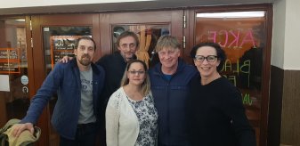 herci Tomáš Pavelka, Kamil Halbich, Michal Dlouhý,  Kristýna Frejová. Kdo je tady ředitel ? Divadlo Jablonec nad Nisou