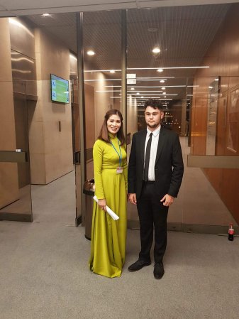 zástupkyně Spolku přátel Vietnamské soc.rep. a junior manažer Tomáš Švarc